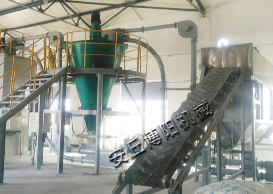 無(wú)塵輸送機(jī)搭配管鏈輸送機(jī)，就解決了車(chē)間的揚(yáng)塵問(wèn)題