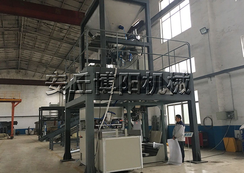 食鹽全自動包裝機是如何實現(xiàn)包裝全過程無需人工作業(yè)的？